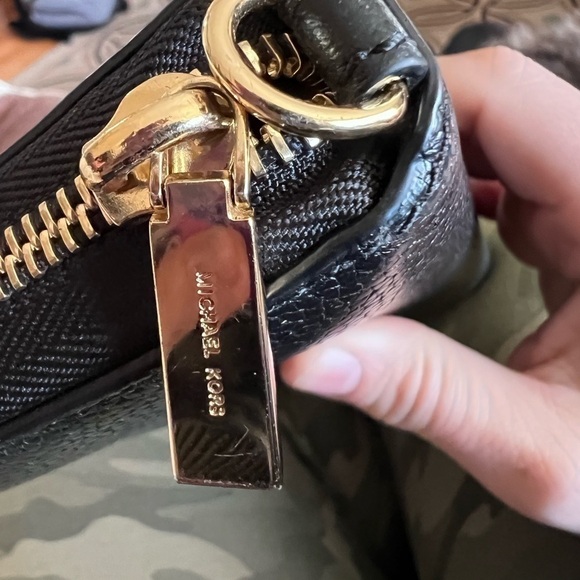 𝅺AUTHENTIC Michael Kors Black Leather Continental Wallet Wristlet - Picture 7 of 15